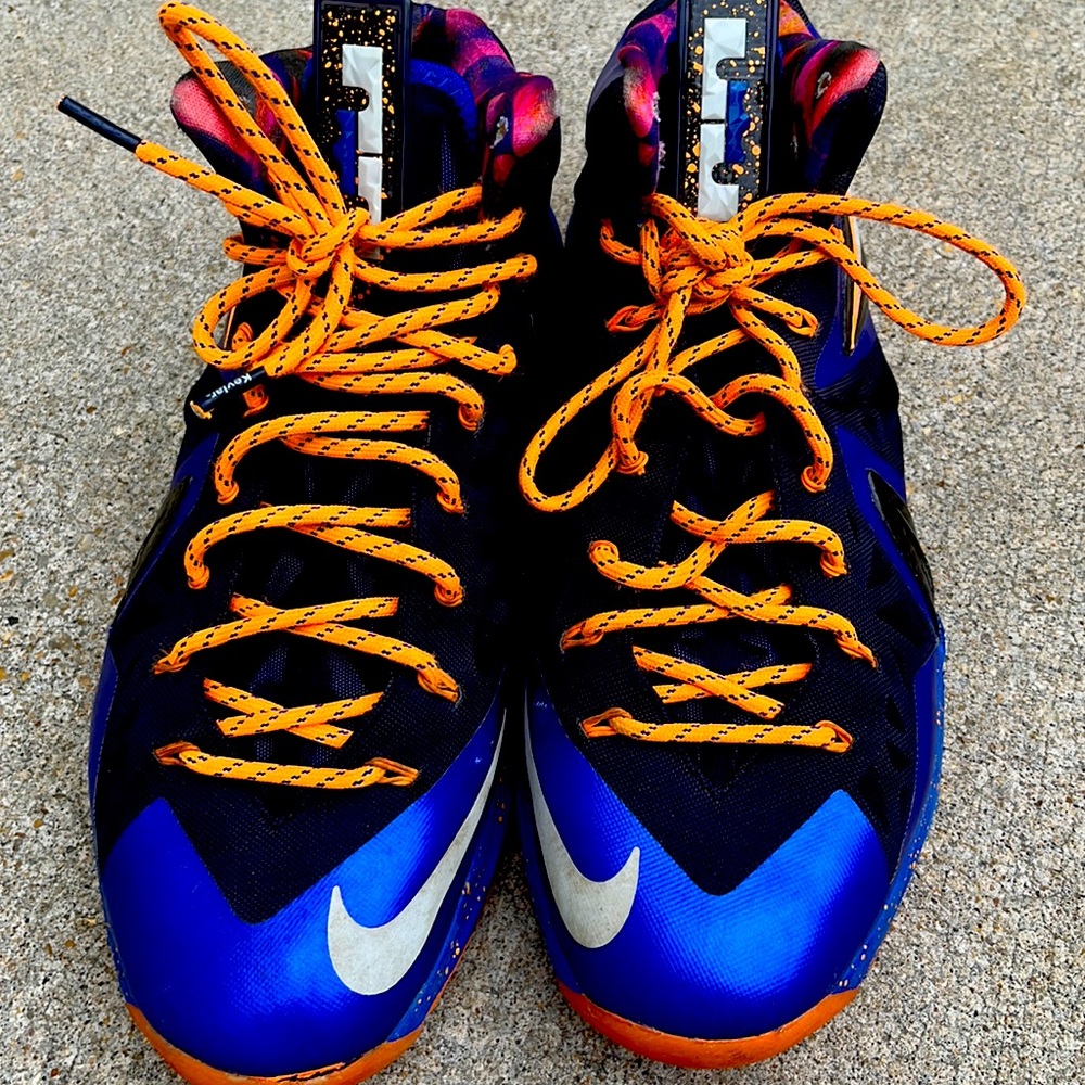 they are a size 13 ,color orange and blue? They in mint condition and soft